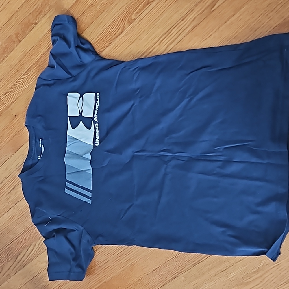 Never Worn Under Armour shirt